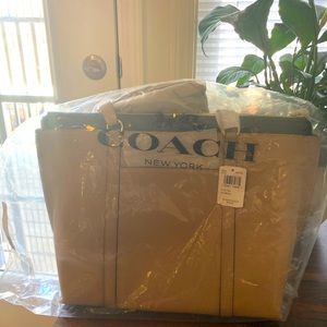 * AUTHENTIC *MAY TOTE COACH BAG